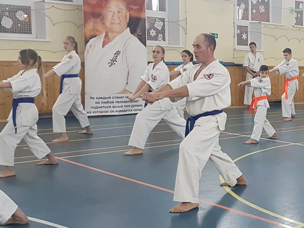 Взрослые мужчины и женщины могут начать заниматься Киокусинкай каратэ в любом возрасте в клубе Белый тигр в Липецке