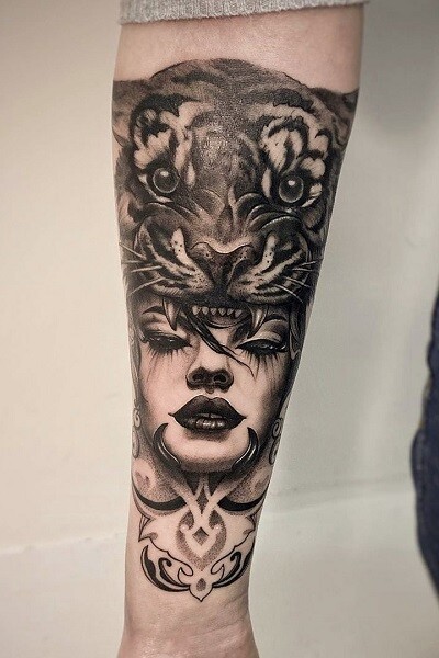 татуировка тигрица Black & Grey