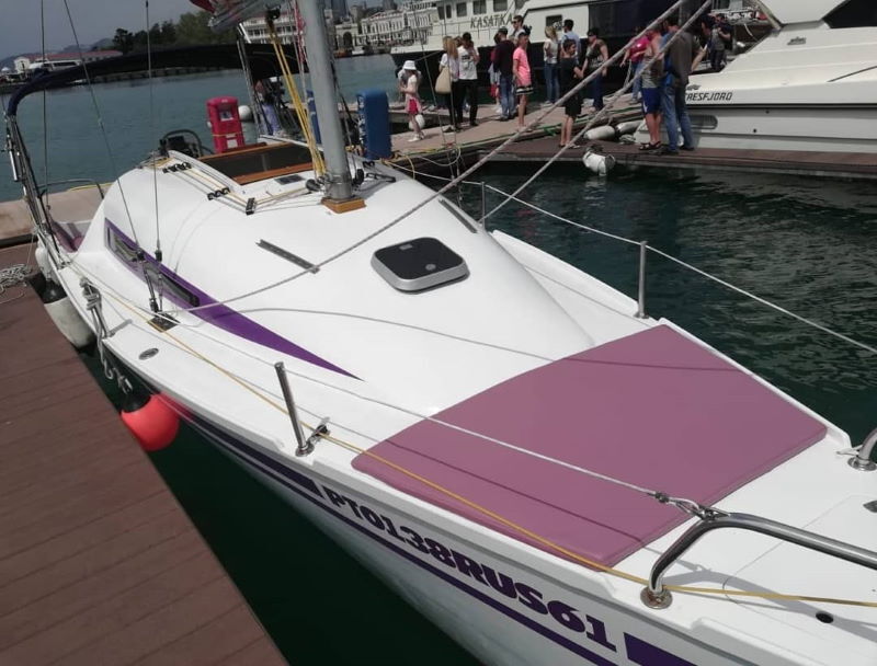 Лежаки для загара на яхте Lilac